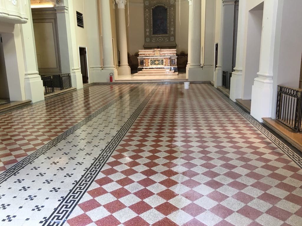pavimento di una chiesa