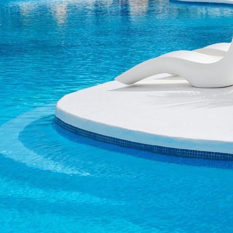  well-maintained swimming pool