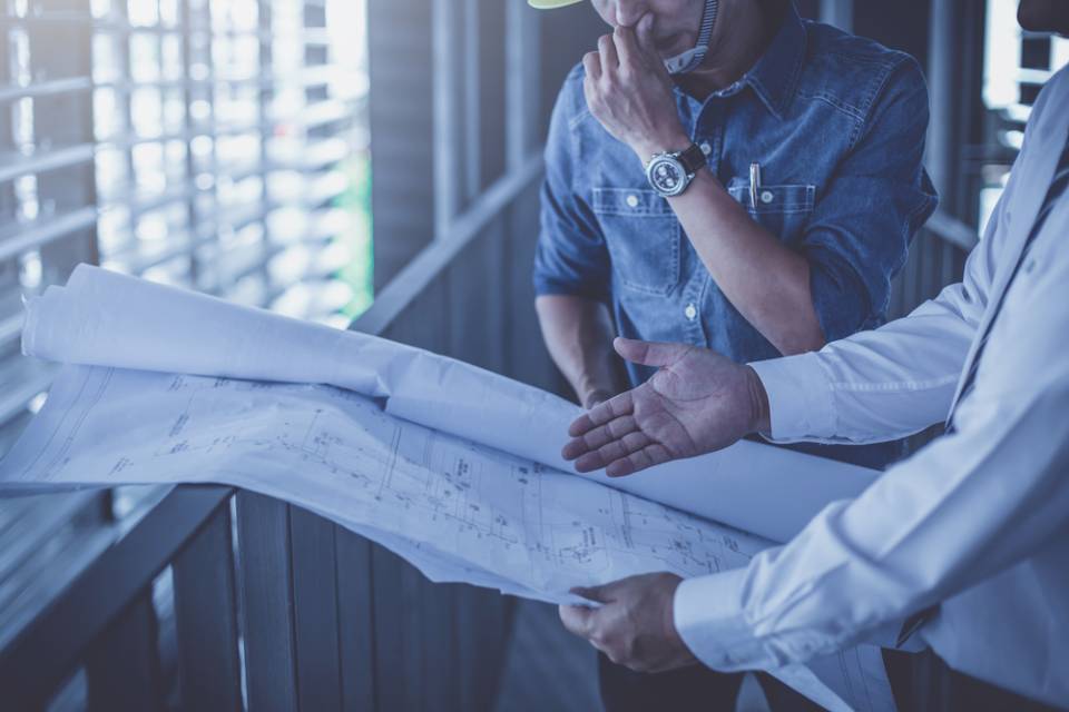contractor discussing project design