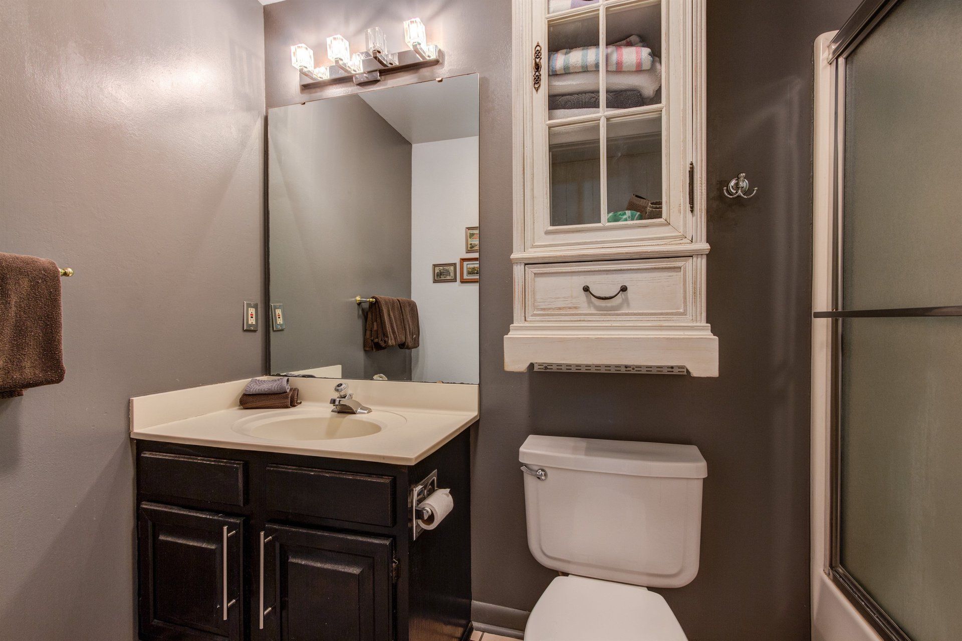 Functional bathroom at Willow Beach B9