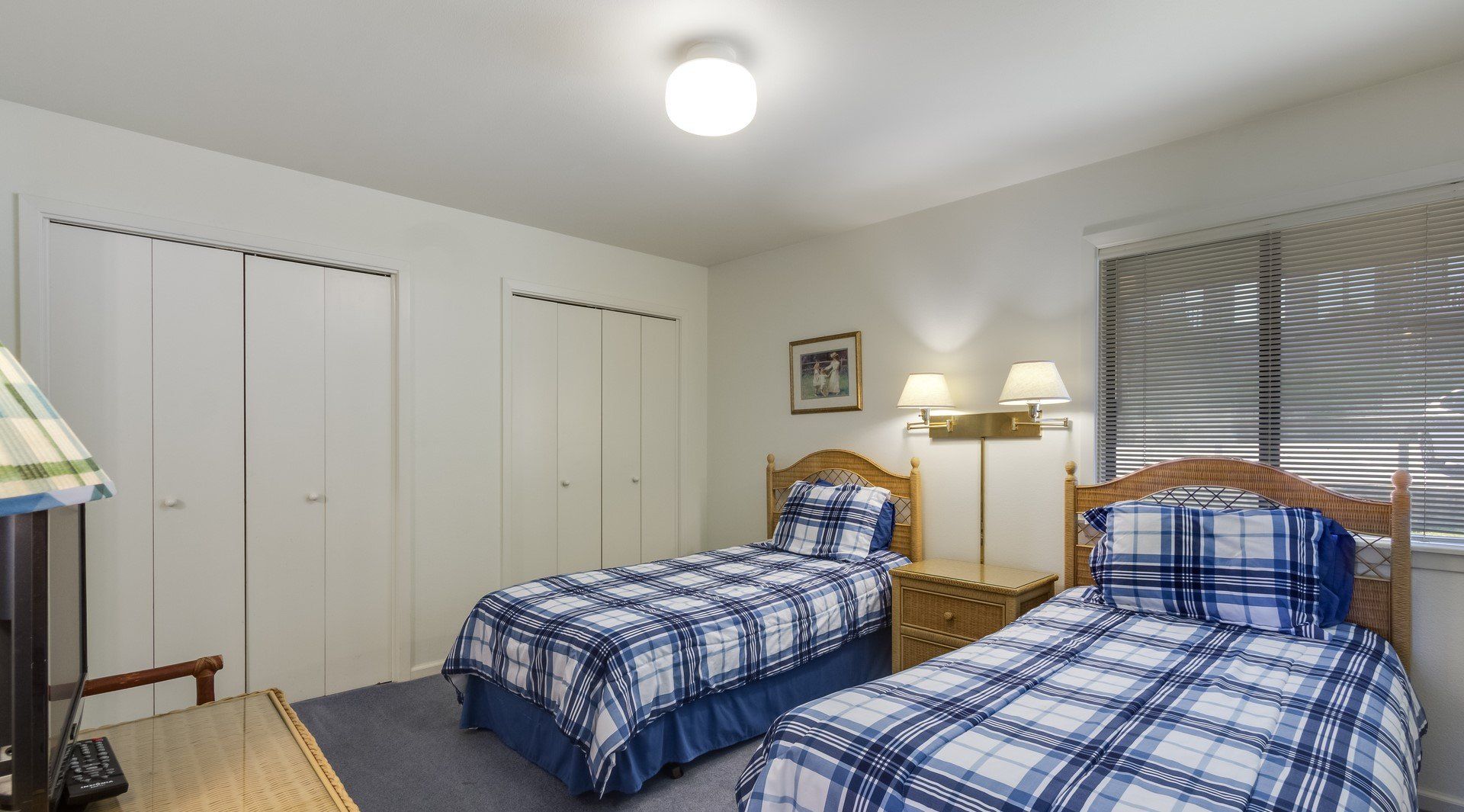 A bedroom with two twin beds and a lamp