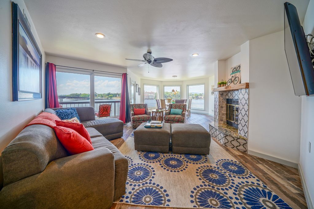 A living room filled with furniture and a fireplace.