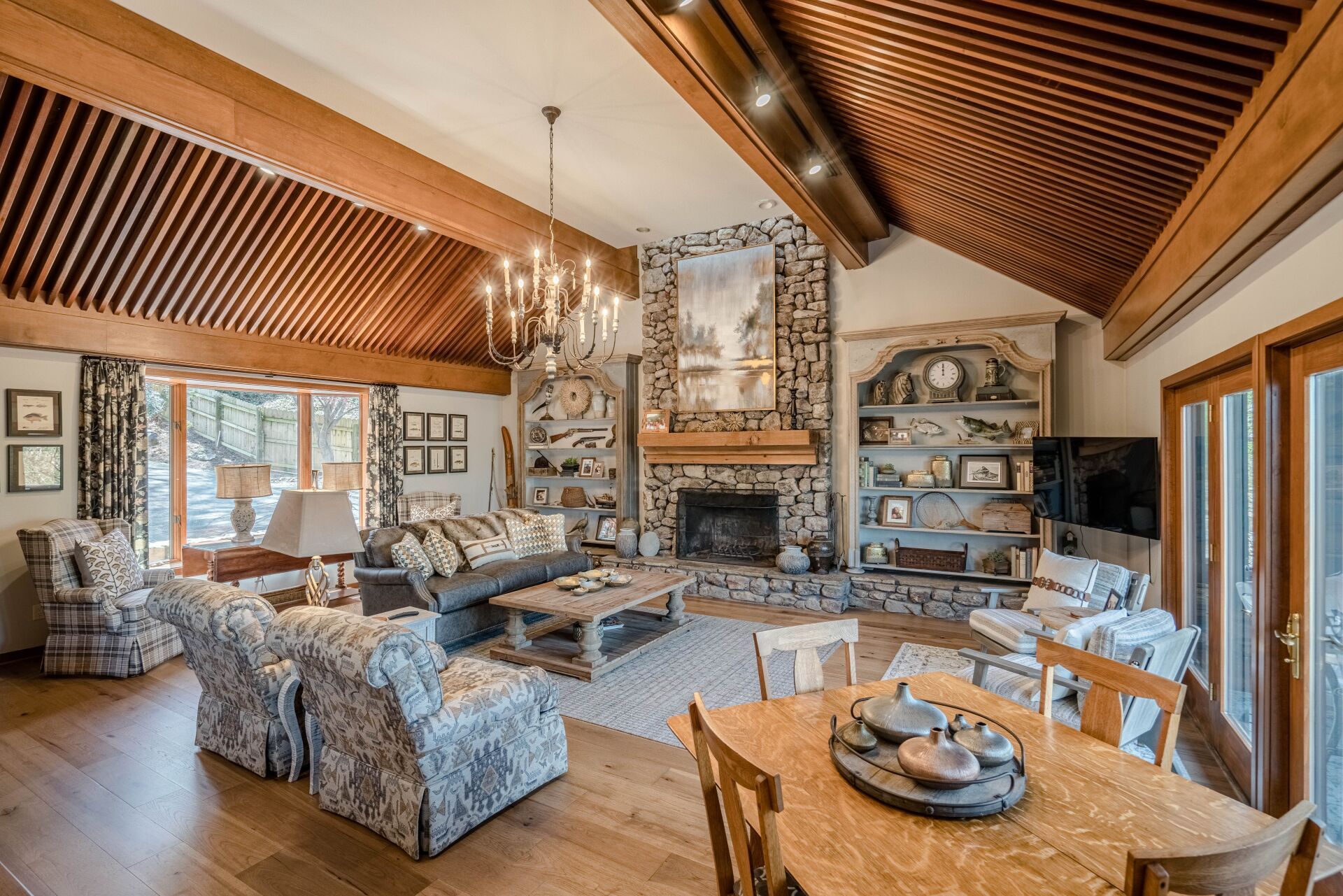 A living room filled with furniture and a fireplace.