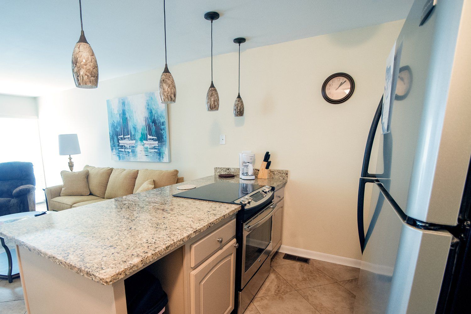 Kitchen bar at Willow Beach B1