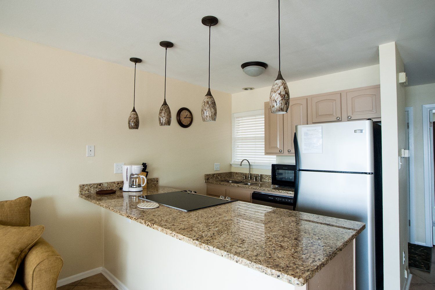 Kitchen bar at Willow Beach B1