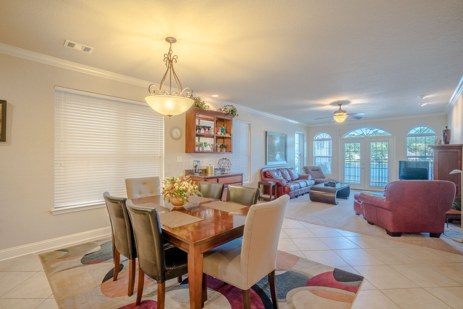 There is a dining table and chairs in the middle of the room.