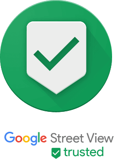 Insignia de confianza de Google Street View con una marca de verificación verde dentro de un escudo blanco sobre fondo verde.