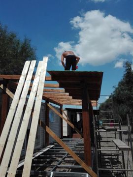 messa in posa di travi di legno