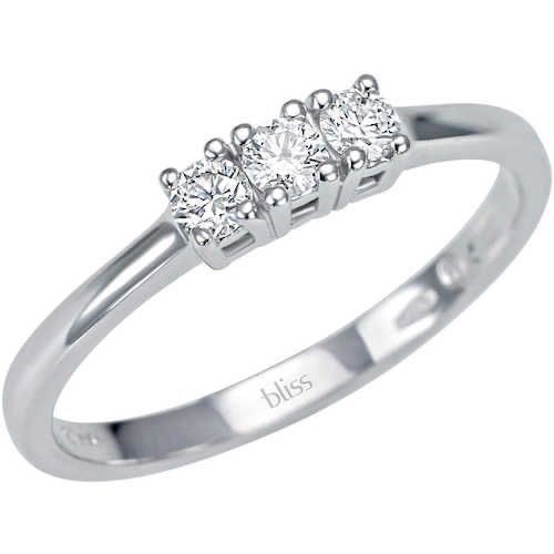 anello con tre diamanti