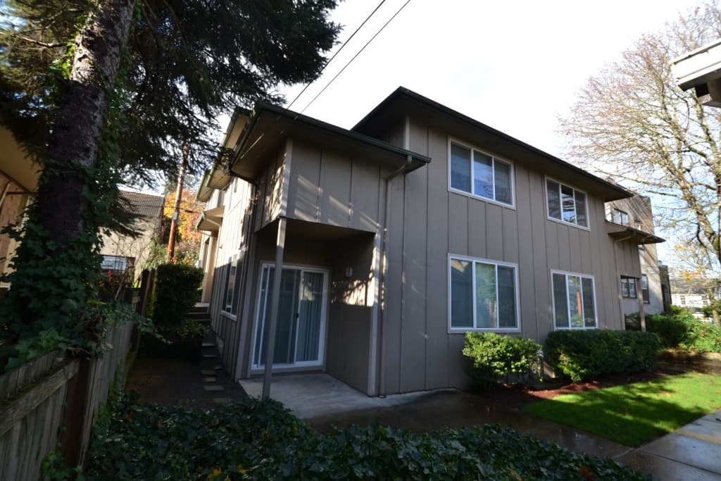 Onyx Alley student housing near the University of Oregon offering 2 bedroom