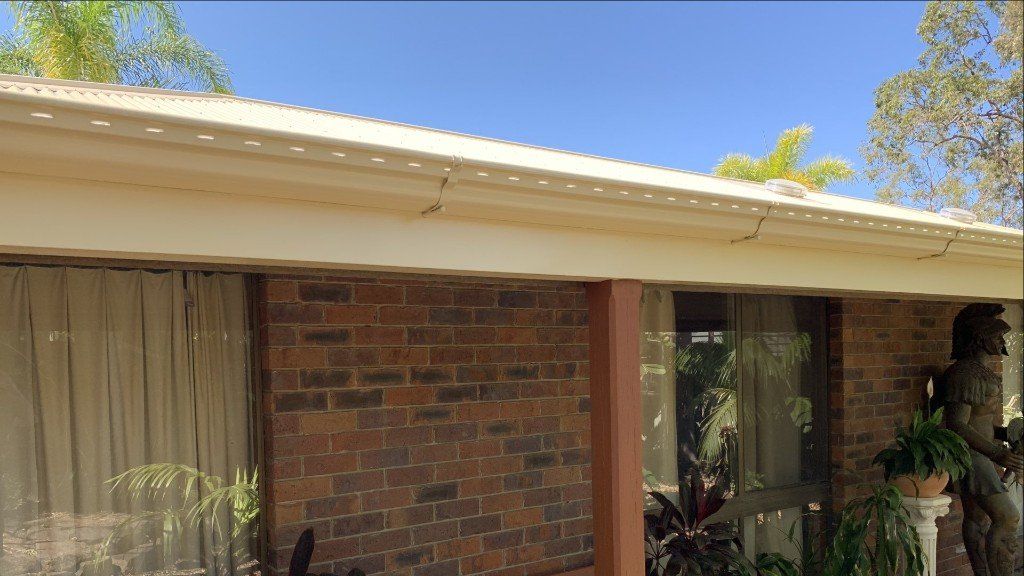 Classic Cream 150 OG Gutter Fascia Cover Terrain Downpipe