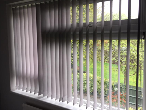 Light controlling blinds