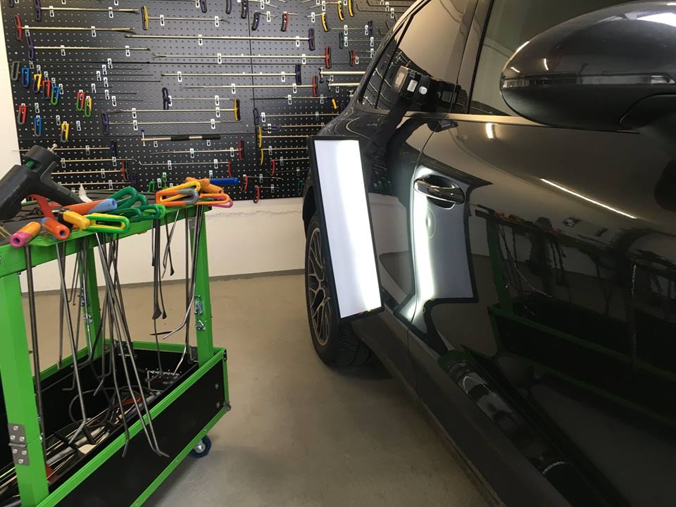 porsche macan side