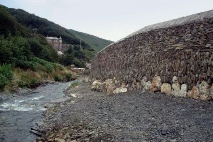 Stone hedging work