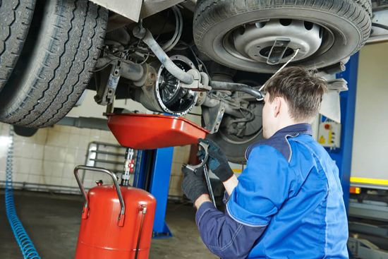 Manutenzione motore macchina