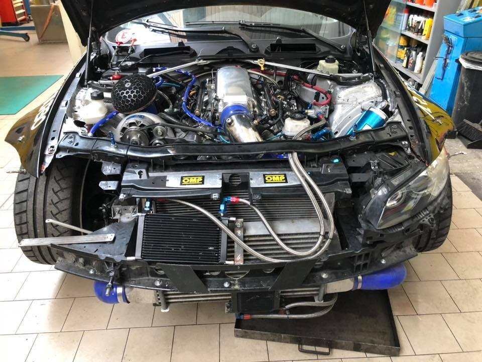 controllo radiatore di un fuoristrada