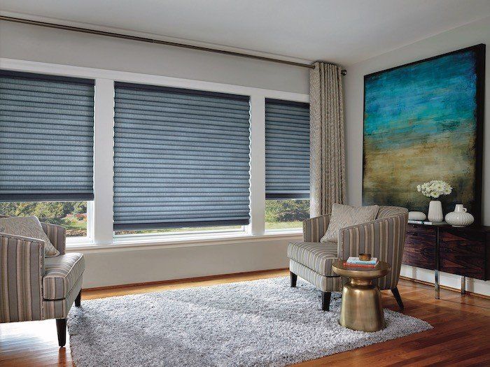 Brass pairs well with almost any shade of blue. Brass pairs well with almost any shade of blue.