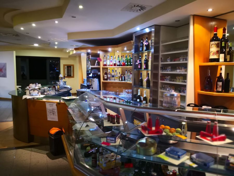 hotel con bar tabacchi