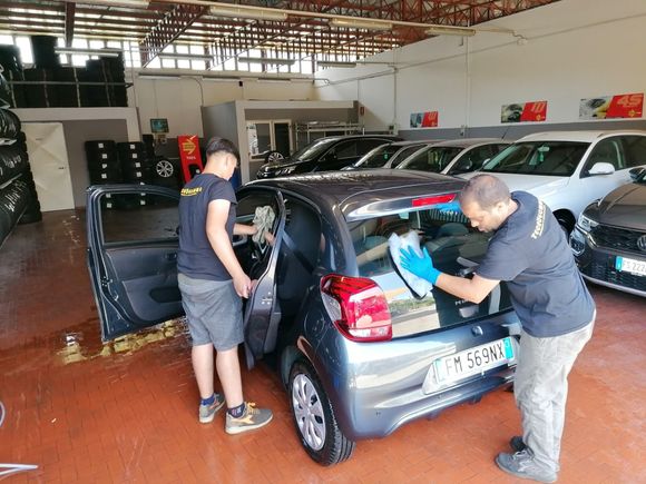 autolavaggio a mano