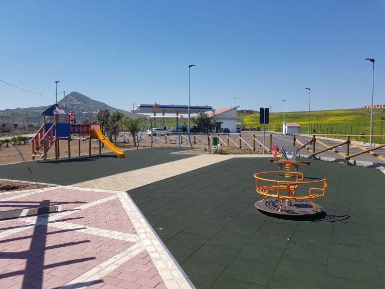 un parco giochi
