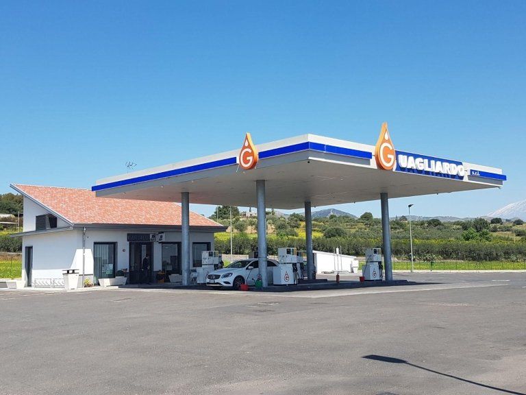 la stazione di rifornimento Guagliardo srl