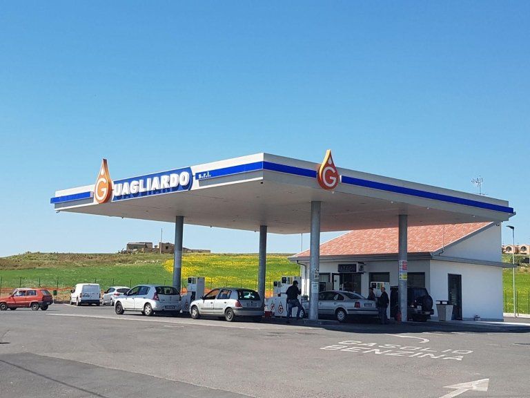 la stazione di rifornimento carburante Guagliardo srl