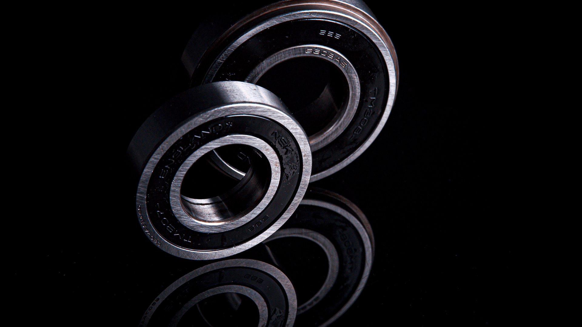Manual gearbox recondition with a black background with logo