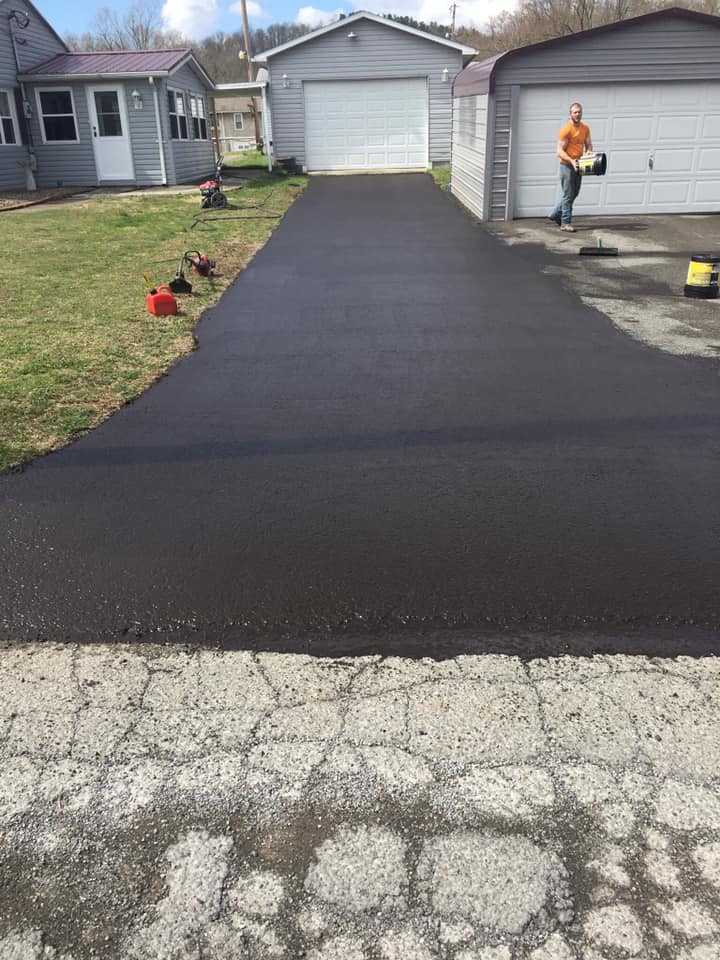 residential asphalt sealcoating, driveway sealcoating, driveway sealcoating, sealcoating company near memilan pa