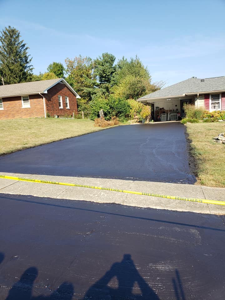 commercial asphalt sealcoating, parking lot sealcoating, driveway sealcoating, sealcoating company near memilan pa