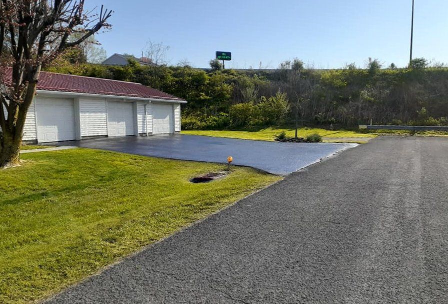residential asphalt sealcoating, driveway sealcoating, sealcoating company near memilan pa