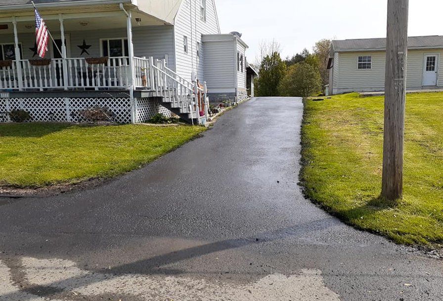 residential asphalt sealcoating, long drivway sealcoating, sealcoating company near memilan pa