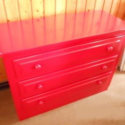 Cassettiera rossa