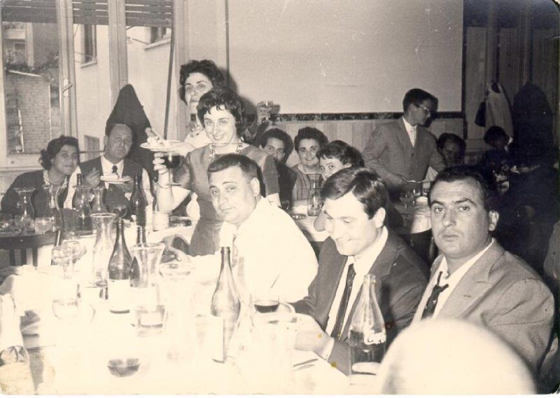 Foto in bianco e nero personale ditta di ascensori