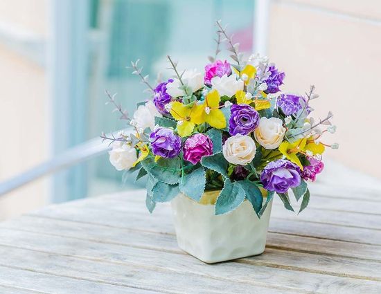 composizione floreale colorata