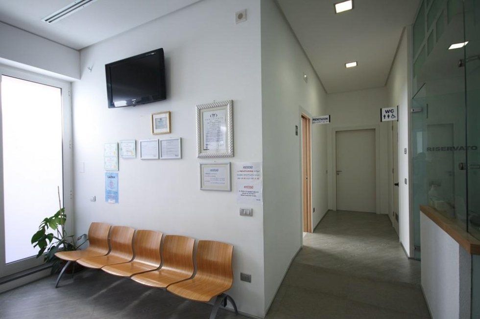Parte sala d'attesa nel laboratorio San Luca Diagnostica