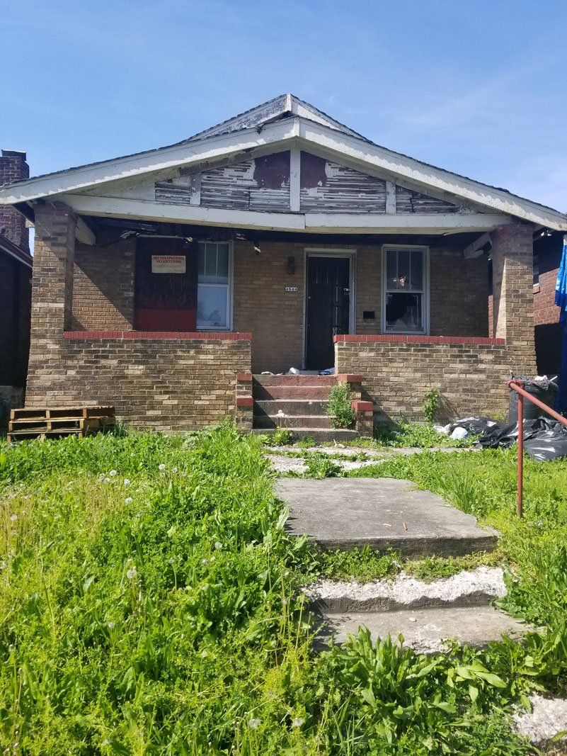 view of a house before demolition