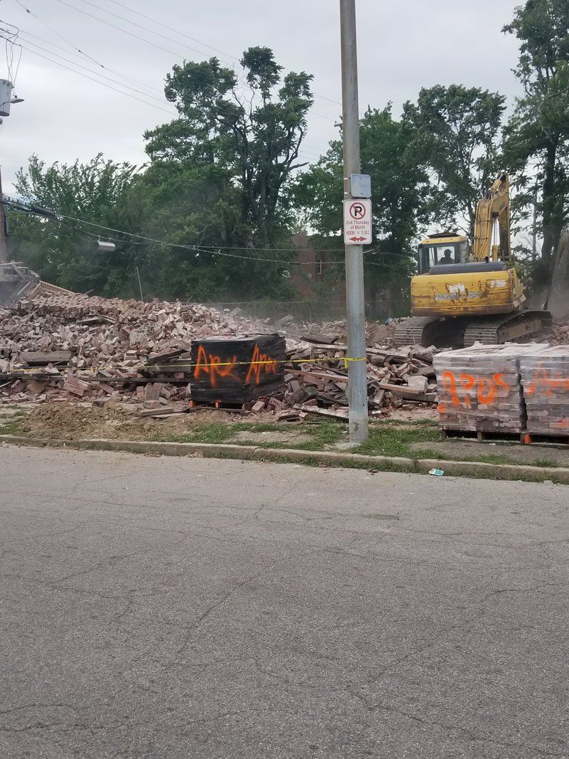 Machine working at the demolition site