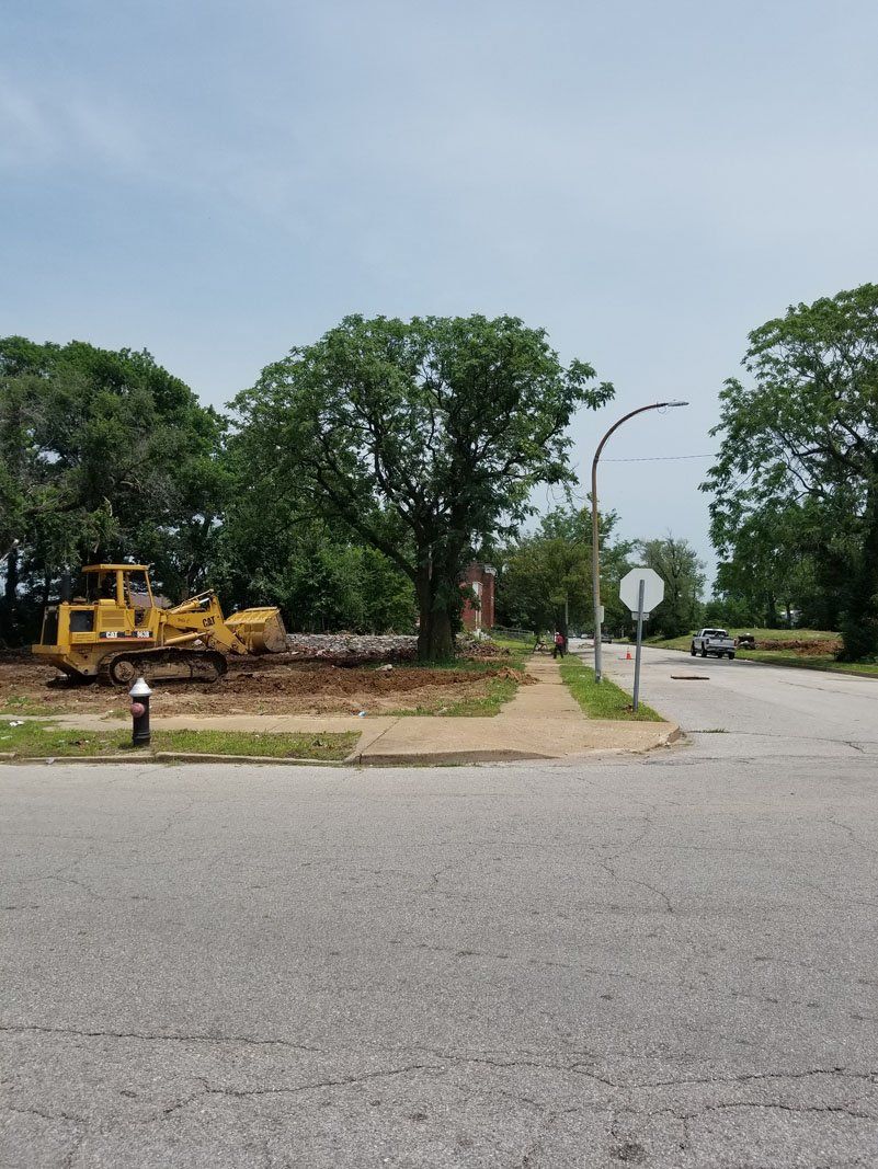 Machine working at the demolition site