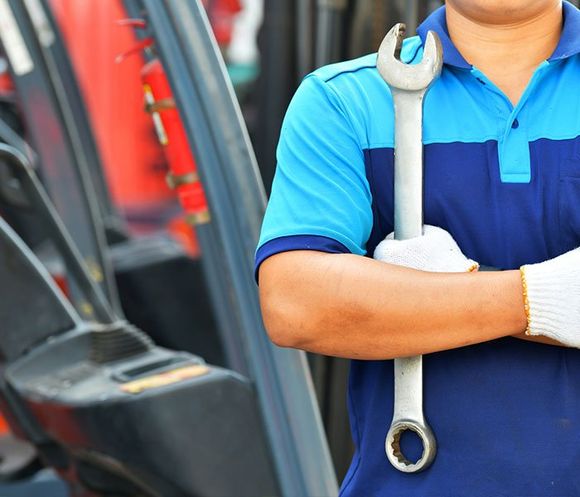 Mechanic Holding Tool — Piscataway, NJ — Central Forklift Inc. Mechanic Holding Tool — Piscataway, NJ — Central Forklift Inc.