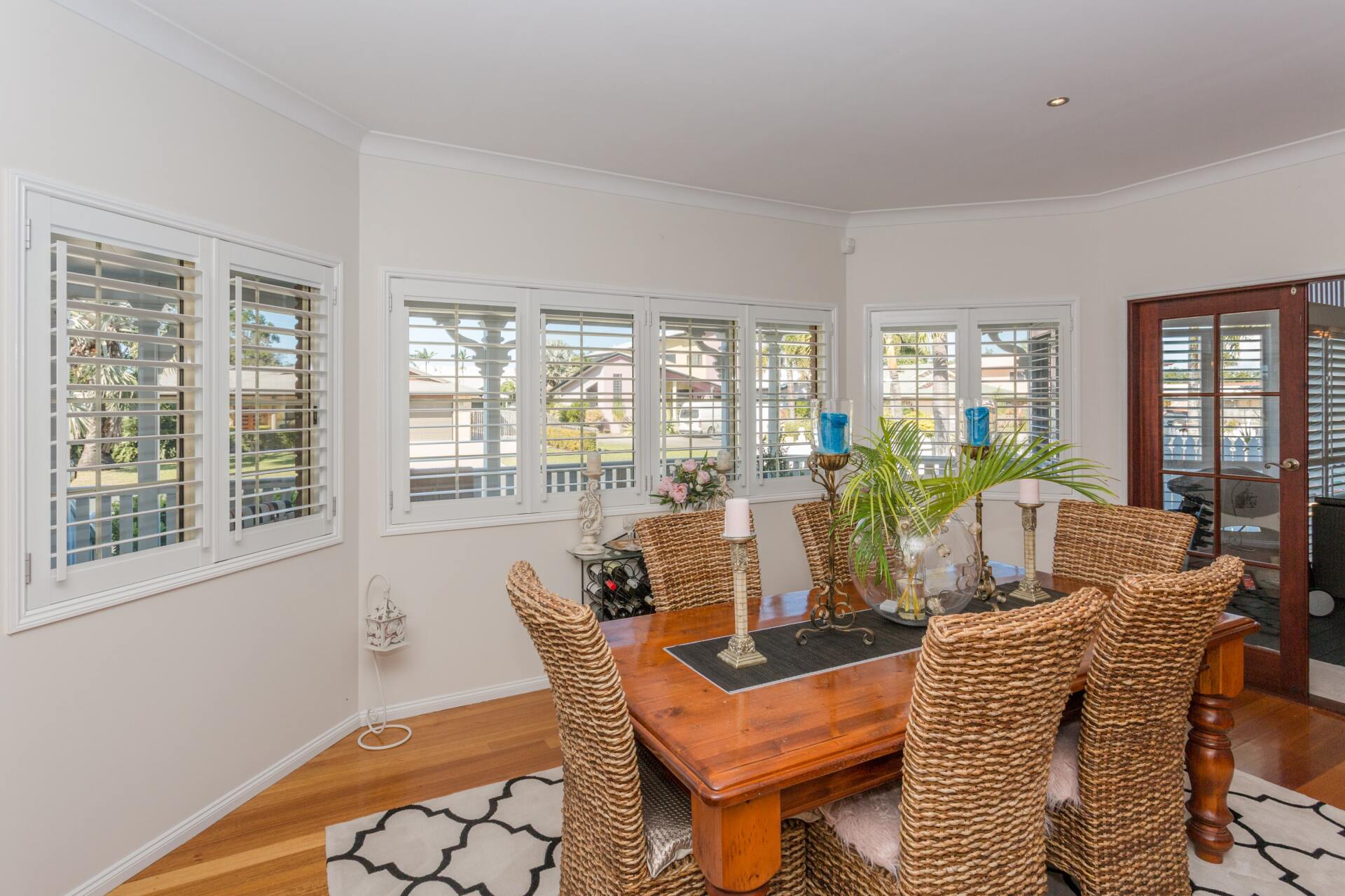 internal aluminium blinds in dining room