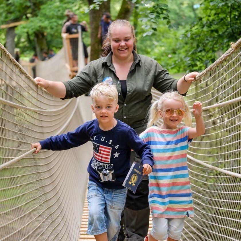 Upplev djurparken från trädtopparna i expedition UPP