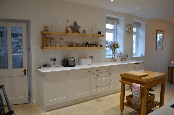 Valentino Fitted Kitchen in Blagdon Priddy Shaker white