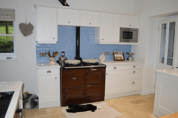 Valentino Fitted Kitchen in Blagdon Priddy Shaker white Aga