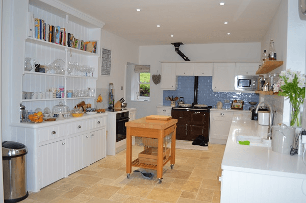 Valentino Fitted Kitchen in Blagdon Priddy Shaker white