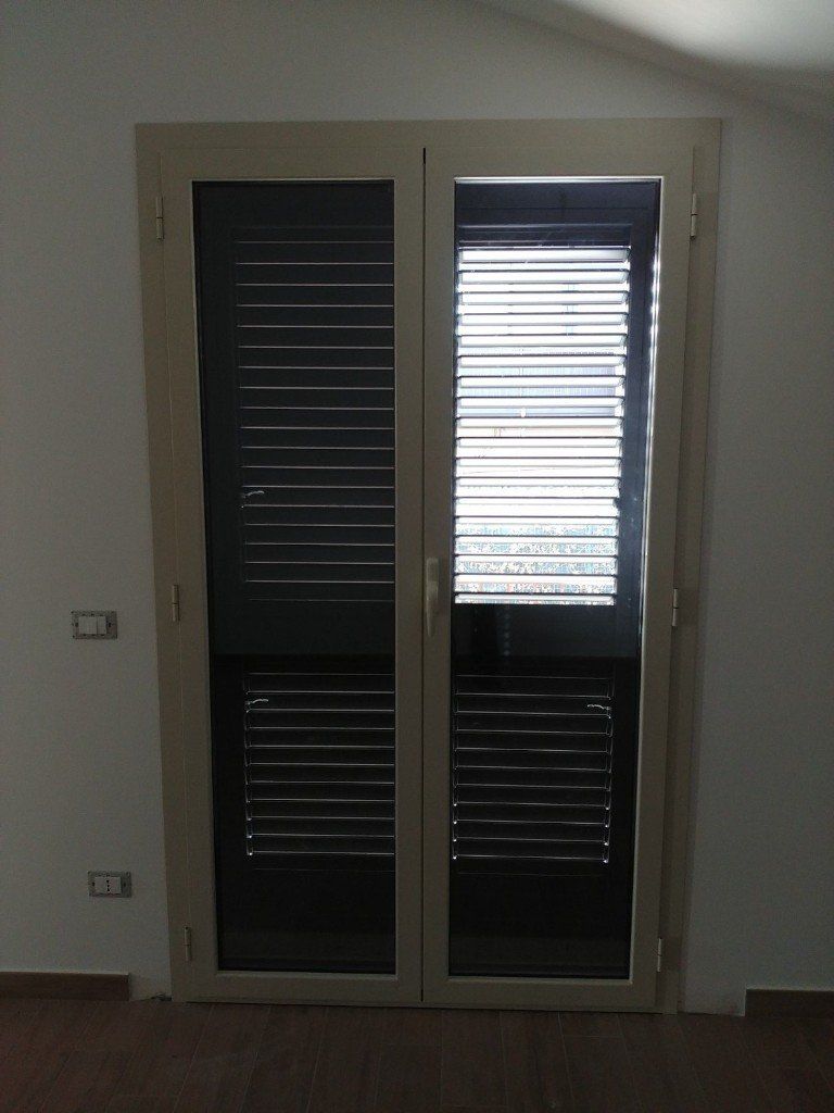 Porta-finestra in alluminio