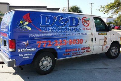 crew installing screen enclosure