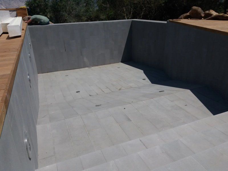 rivestimenti in pietra per piscine