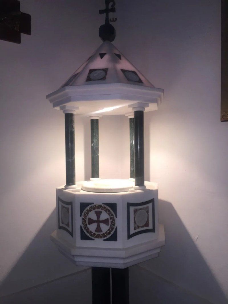 costruzione in pietra per chiesa
