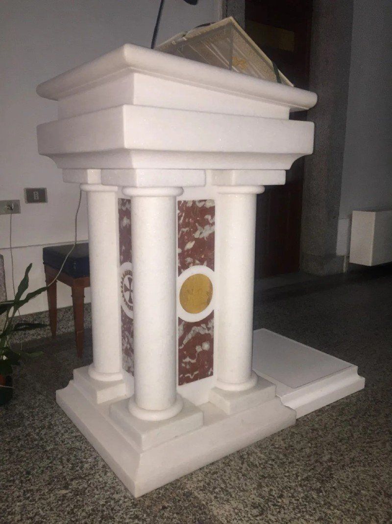 leggio in pietra per chiesa