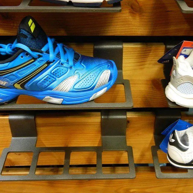 mensole negozio di scarpe Torino